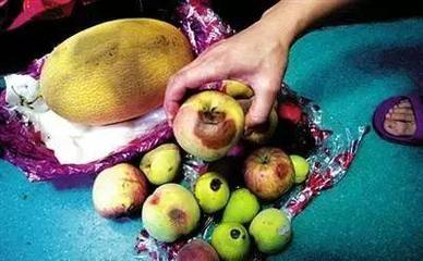 水果烂了一点点,还能继续吃吗?